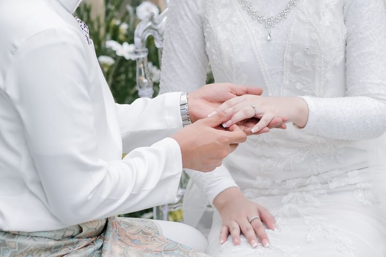 pernikahan, pacaran, perbedaan dinamika hubungan saat pacaran dan menikah, mengapa pernikahan tak bisa disamakan dengan pacaran, pacaran tidak sama dengan menikah, mitos pernikahan, beda pacaran dan menikah, Mengapa Pernikahan Tidak Sama dengan Pacaran? Ini Jawaban Psikolog, Pernikahan tidak sama dengan pacaran, Jangan terjebak bandingkan masa pacaran dan menikah, Bentuk cinta yang berubah saat menikah, Menikah adalah proses belajar bersama