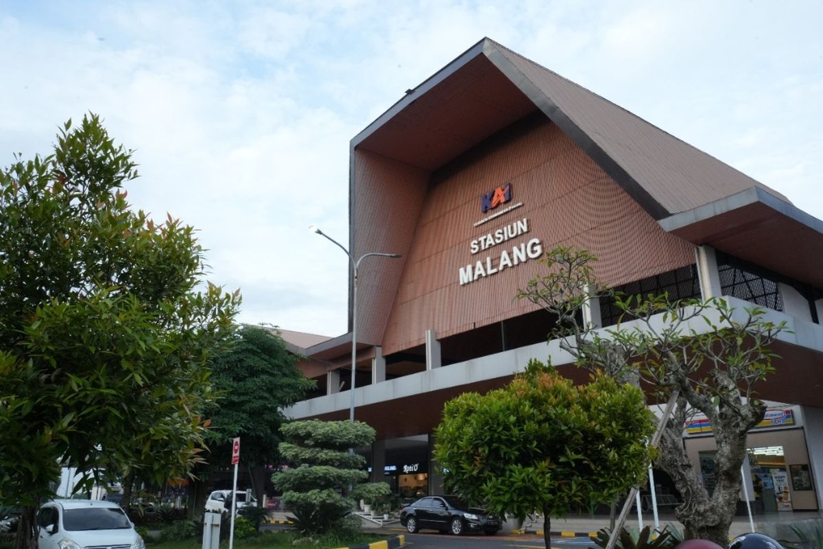 gratis, taman, tempat wisata, Kota Malang, Wisata Kota Malang, stasiun malang, wisata dekat Stasiun Malang, Kampung Warna Warni Jodipan, 11 Wisata Kota Malang yang Dekat Stasiun, Bisa Ditempuh Jalan Kaki, Alun-alun Tugu Malang, Trunojoyo Park, Kampung Biru Arema, Kampung Tridi, Kampung Warna-warni Jodipan, Kayutangan Heritage, Alun-alun Kota Malang, Taman Merbabu, Taman Slamet, Hutan Kota Malabar, Idjen Boulevard