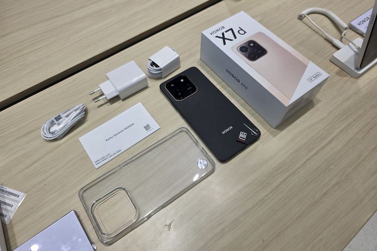 Honor, baterai jumbo, Honor X7d, Saya Buka Kotak Honor X7d Harga Rp 4,5 Juta, Isinya Ternyata Selengkap Ini, Unboxing Honor X7d: isi kotak super lengkap, Bodi terasa ringan dan tipis, Layar 120 Hz bikin scrolling mulus, Kamera 108 MP dan tombol AI khusus