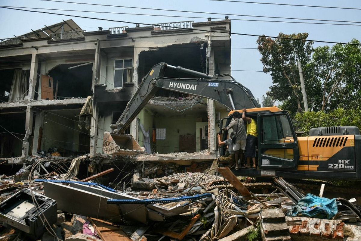 gempa myanmar, gempa Myanmar hari ini, gempa myanmar 2025, istana mandalay, gempa myanmar istana mandalay, istana mandalay rusak akibat gempa myanmar, Gempa Myanmar M 7,7, Istana Mandalay Rusak Berat