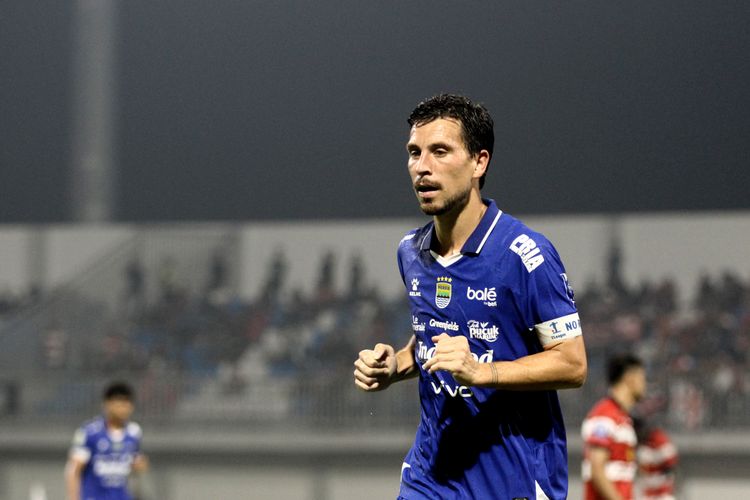 Madura United, Persib Bandung, Nazriel Alfaro, Thom Haye, Bojan Hodak, Madura United vs Persib, hasil Madura United vs Persib Bandung, Super League 2025-2026, hasil super league 2025-2026, hasil madura united vs persib, Personel Timnas U17 Indonesia Debut bersama Persib, Dipuji Bojan Hodak