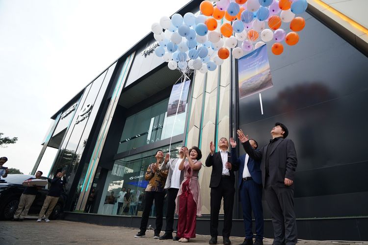 Lepas, Chery & Lepas Buka Diler Terintegrasi di BSD, Ada Ultra Fast Charging