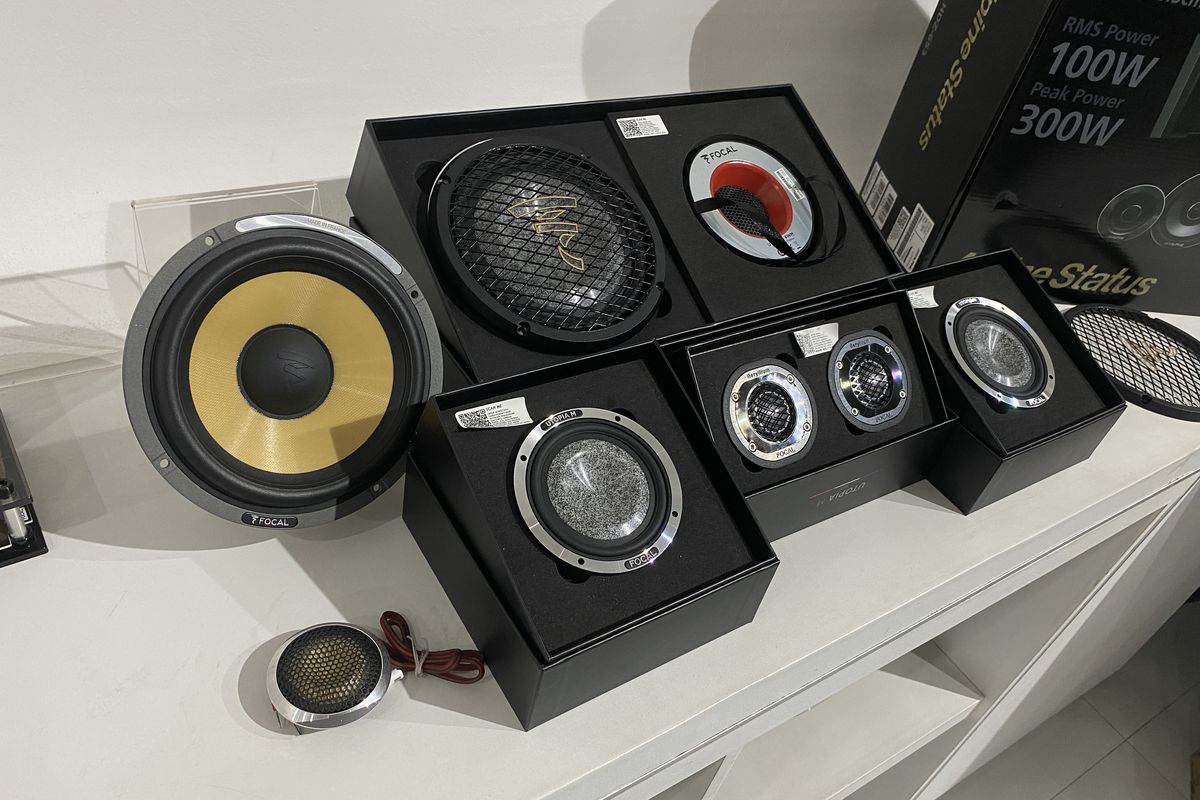 risiko kebakaran, instalasi audio mobil, penggunaan sekring, spesifikasi perangkat, Panduan Lengkap Instalasi Sistem Audio Mobil Anti Kebakaran, Instalasi Sistem Audio Mobil yang Tepat Meminimalkan Risiko Kebakaran, Instalasi yang Buruk Menjadi Penyebab Masalah, Pentingnya Mengikuti Rekomendasi Pabrikan, Kunci Keselamatan Terletak pada Instalasi dan Perhitungan yang Tepat