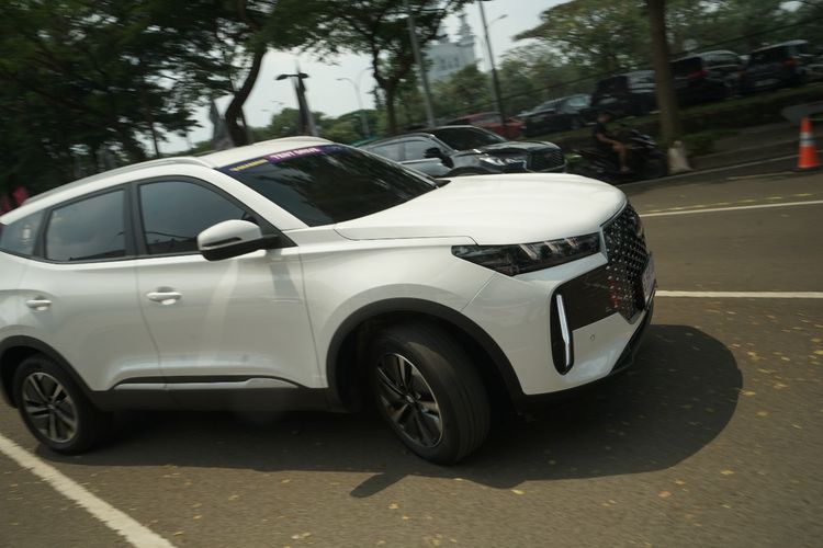 Chery Sales Indonesia, Tiggo Cross CSH, GIIAS 2025, Mobil Hybrid, Review Chery Tiggo Cross CSH: Mobil Hybrid Irit dan Kencang