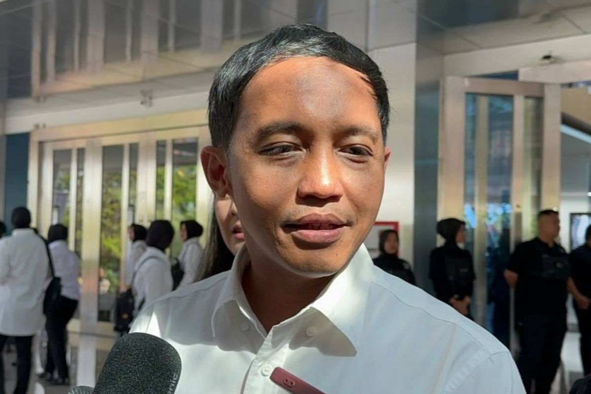 Raja Juli Antoni, menhut raja juli, menhut raja juli antoni, Menhut Raja Juli diminta mundur, Menhut tidak paham soal kehutanan, Saat Menteri Kehutanan Disebut Tidak Paham soal Kehutanan