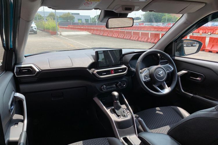 Toyota Raize, Raize, toyota raize harga, raize harga, toyota raize turbo, Update Harga Toyota Raize: Compact SUV Mesin Turbo, Fitur Modern, Desain Ringkas dan Dimensi Ideal, Dua Pilihan Mesin: Efisien dan Bertenaga, Fitur Keselamatan dan Teknologi Modern, Kesimpulan, Daftar Harga Toyota Raize (OTR Jakarta):