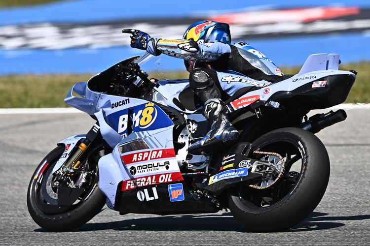 Alex Marquez, MotoGP Jerman 2025, Sachsenring, cuaca buruk, Tangan Masih Cedera, Alex Marquez Khawatir Wet Race di Sachsenring
