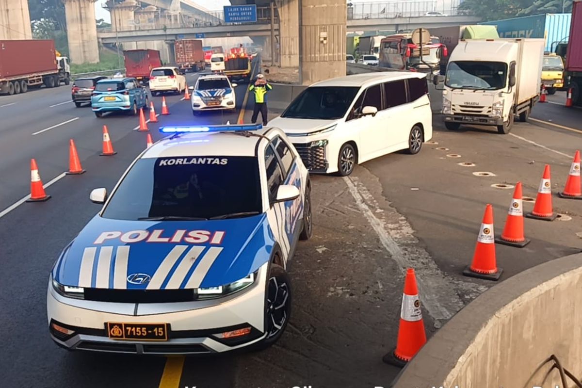 contraflow, Rekayasa lalu lintas, Ada Perbaikan Jalan, Tol Jakarta-Cikampek Terapkan Contraflow