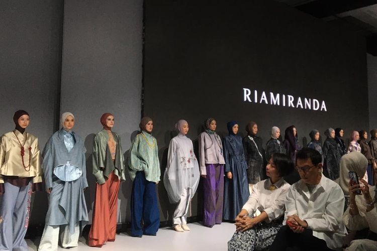 Ria Miranda, Modest wear, modest fashion, RiaMiranda, fashion soiree RiaMiranda, baju modest, koleks baru ria miranda, RiaMiranda Hadirkan Koleksi Baru Juxtaposed, Padukan Kontras dan Multi-Way Styling