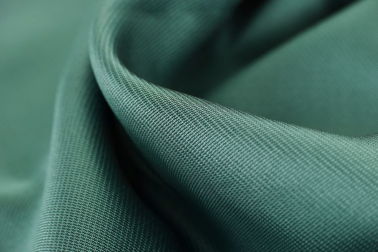 Poppy Dharsono, Fashion ramah lingkungan, bahaya polyester, polyester bahaya atau tidak, kenapa polyester bahaya, bahan polyester bahaya atau tidak, apa bahaya polyester, bahaya baju polyester, Poppy Dharsono Ingatkan Bahaya Polyester dalam Industri Fashion