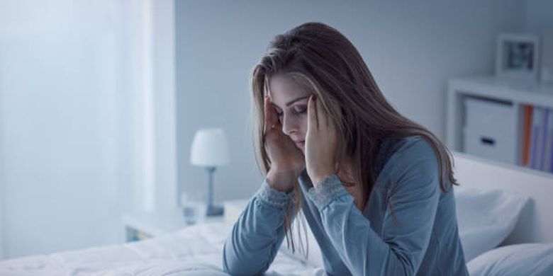 penyebab mimpi buruk, mencegah mimpi buruk, Cara Menghindari dan Mencegah Mimpi Buruk, Kelola stres, Berhati-hatilah dengan konten yang dikonsumsi, Luangkan waktu untuk bersantai sebelum tidur, Dapatkan tidur yang cukup dan berkualitas, Jaga jadwal tidur yang konsisten