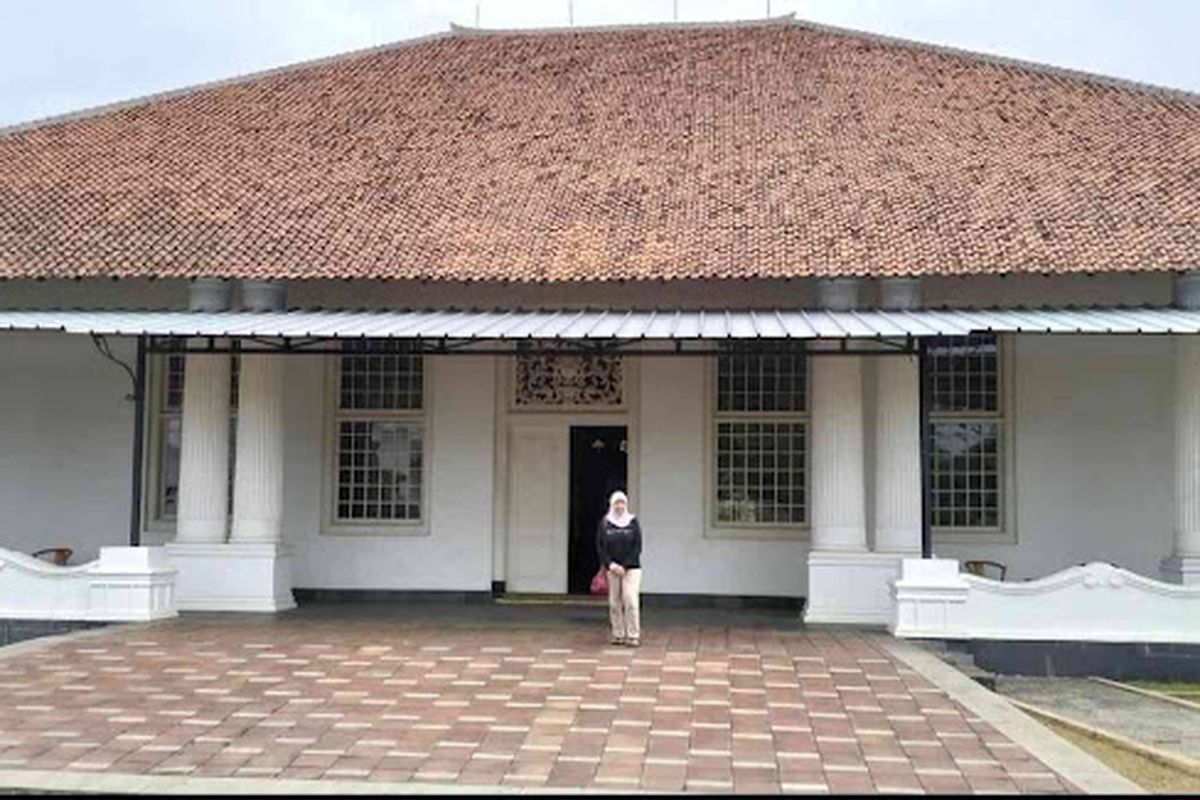 Depok, Landhuis Tjimanggis, Sejarah Depok yang Nyaris Terkikis, Museum Rumah Cimanggis , Sejarah Landhuis Tjimanggis , Berpindah tangan , Kehancuran landhuis Tjimanggis 