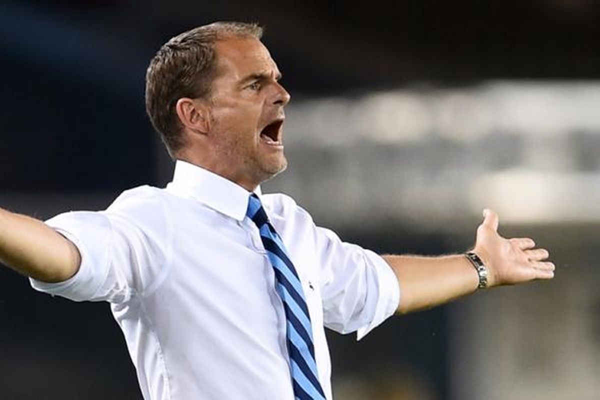Timnas Indonesia, Frank de Boer, pelatih timnas, timnas, Simon Tahamata, pelatih baru Timnas Indonesia, Sosok Frank de Boer: Dipeluk Tahamata Hingga Rumor Jadi Pelatih Baru Timnas