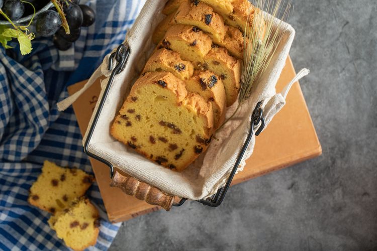 pisang, resep, Bolu pisang, Tips Mengolah Pisang Hampir Busuk Jadi Bolu dan Camilan yang Lezat, 1. Bolu pisang kukus sederhana, 2. Bolu pisang panggang klasik, 3. Bolu pisang cokelat kukus, 4. Panekuk pisang, 5. Es krim pisang, 6. Barongko khas Bugis