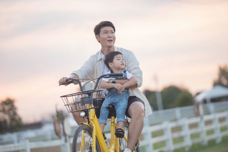 parenting, dampak perceraian bagi anak, dampak ayah menikah lagi, dampak orangtua menikah lagi, Tantangan anak kandung saat ayah menikah lagi, Psikolog Ungkap Tantangan Anak Kandung Ketika Ayah Menikah Lagi