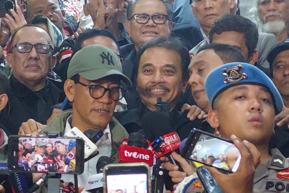 Roy Suryo, pemeriksaan, roy suryo tidak ditahan, kasus ijazah Jokowi, Ini Alasan Roy Suryo dkk Tidak Ditahan Usai Pemeriksaan Sebagai Tersangka