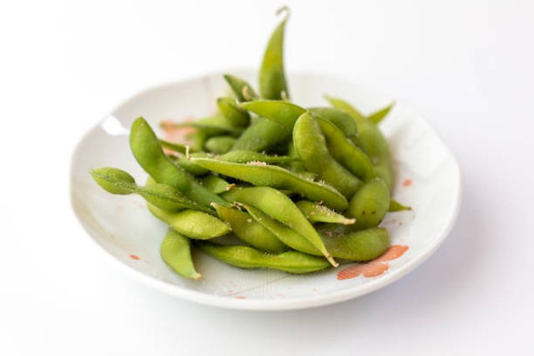 biotin, biotin untuk rambut, makanan kaya biotin, 10 Makanan Kaya Biotin untuk Rambut Sehat, Fungsi Otak, dan Segudang Manfaat Lainnya, 1. Salmon, 2. Kedelai (Edamame), 3. Telur, 4. Biji bunga matahari, 5. Sarden, 6. Ubi jalar, 7. Hati sapi, 8. Almond, 9. Jamur kancing, 10. Kacang-kacangan