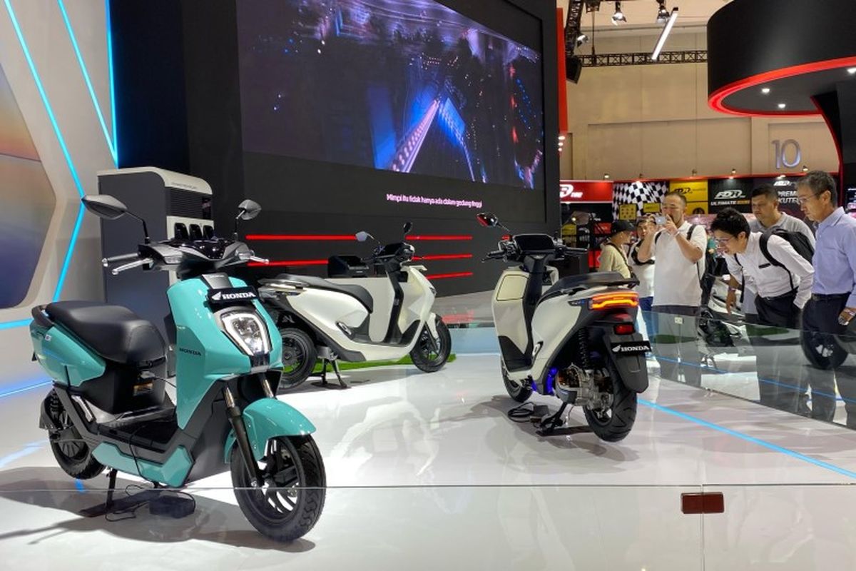 AISI, subsidi pemerintah, penjualan motor listrik, Aismoli, Penjualan Motor Listrik 2025: AISI vs Aismoli