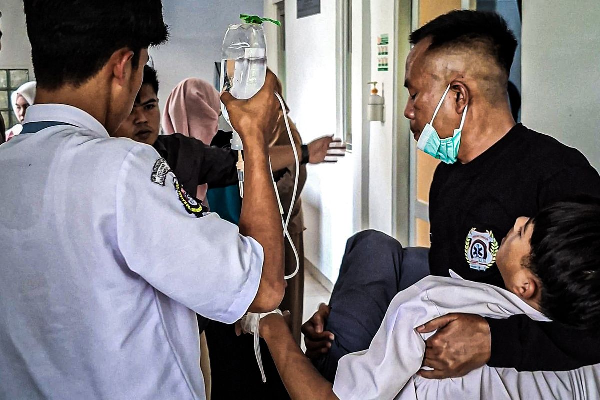 keracunan makanan, makan bergizi gratis, Program Makan Bergizi Gratis, Program MBG, kasus keracunan mbg, kasus keracunan mbg terbaru, keracunan makanan program MBG, Program MBG, Janji Pembentukan Tim Investigasi, dan 5.000 Siswa yang Keracunan, Kasus MBG di berbagai daerah, Indikator terjadinya keracunan pada program MBG, Program MBG dan wujud intervensi negara, Usulan MBG langsung dikelola pihak sekolah, Badan Gizi Nasional bentuk tim investigasi