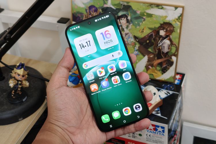 Tecno, ponsel, Tecno Camon 50, Kesan Pertama Menggenggam Tecno Camon 50, Desain Dual Tone yang Memikat Mata