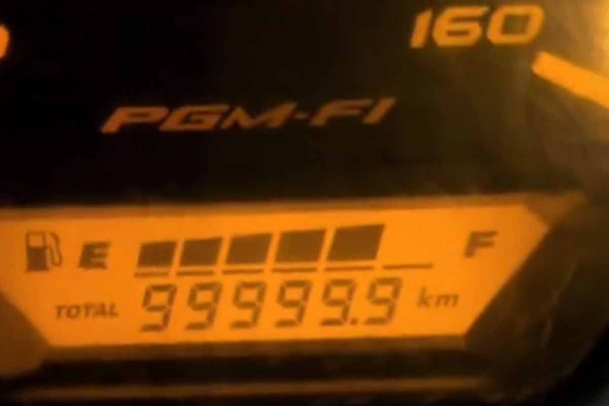 odometer, odometer motor, Odometer motor maksimal, Batas Odometer motor, Momen Odometer Sepeda Motor Sampai di Angka 99.999,9 Km