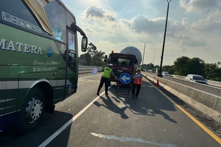 Keselamatan, pengemudi, bimtek, Kemenhub Tekan Fatalitas Kecelakaan Sopir Logistik Lewat Bimtek