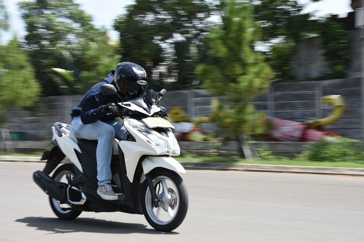 safety riding, tips touring, hewan menyeberang, sapi menyeberang, ancaman pengendara, Video Petaka Balap Liar Tabrak Sapi yang Menyeberang