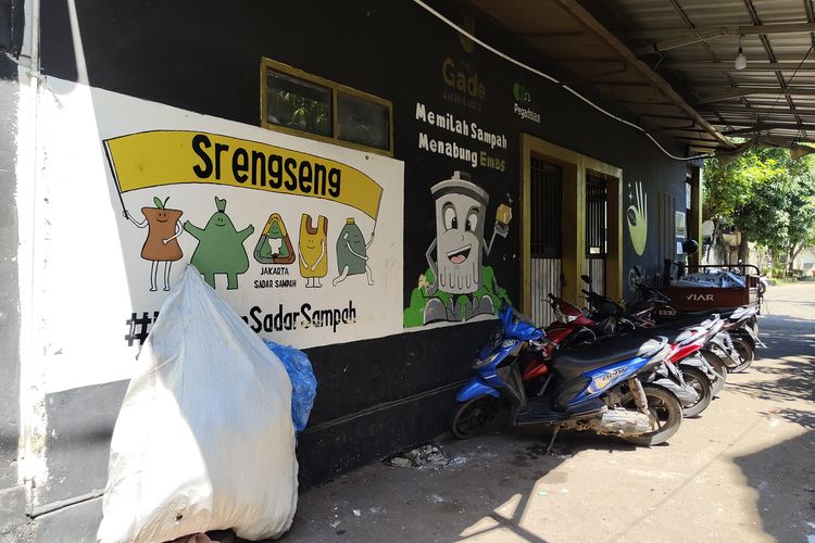 Belajar dari Gang Hijau Srengseng: Menabung Sampah, Mendulang Rupiah