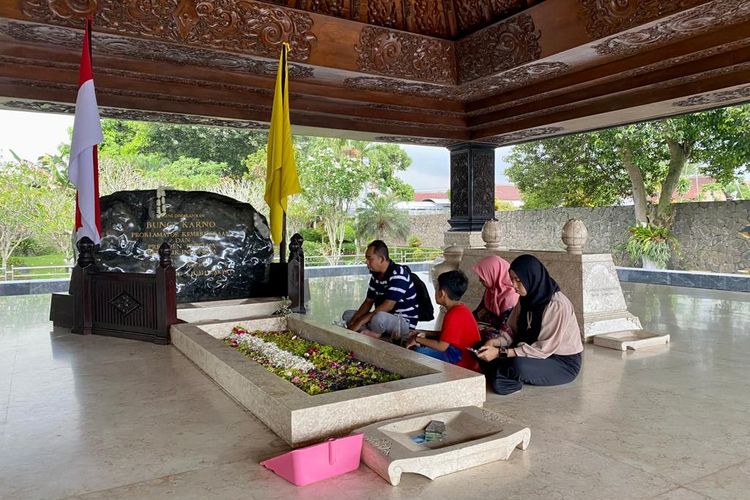 Jawa Timur, Blitar, Makam Bung Karno, wisata, kartika sari dewi soekarno, Putri Presiden Pertama Republik Indonesia, Kartika Sari Dewi Soekarno Berziarah ke Makam Bung Karno, Harga Tiketnya Rp 3.000