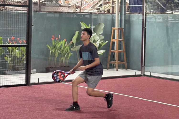 padel, dari tenis ke padel, olahraga padel, manfaat padel, padel banyak diminati, orang yang hobi padel, tren olahraga padel, cerita berlatih padel, Dari Tenis ke Padel, Cerita Mereka yang Menemukan Keseruan Baru di Lapangan Kaca
