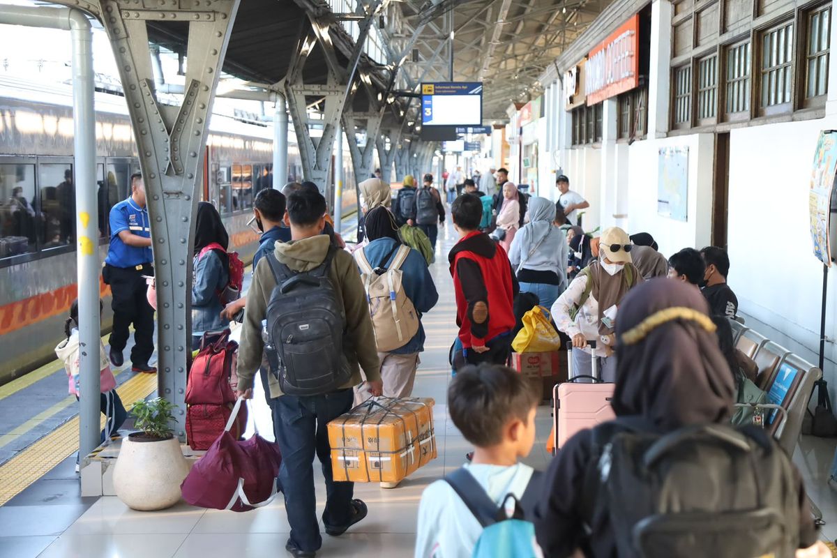 kereta api, Mudik Lebaran 2026 Dimulai, 115.384 Orang Tinggalkan Jakarta Naik Kereta