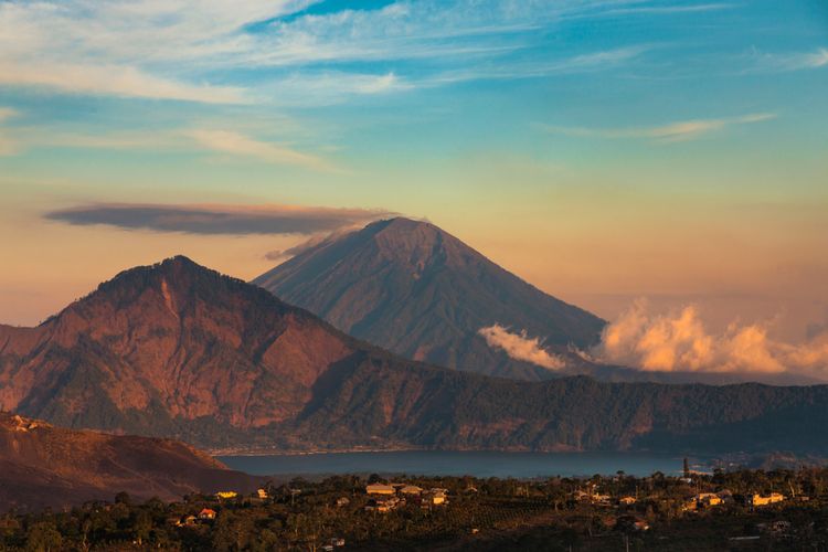 trekking, gunung, jalur ekstrem, 7 Gunung dengan Jalur Trakking Paling Ekstrem di Indonesia