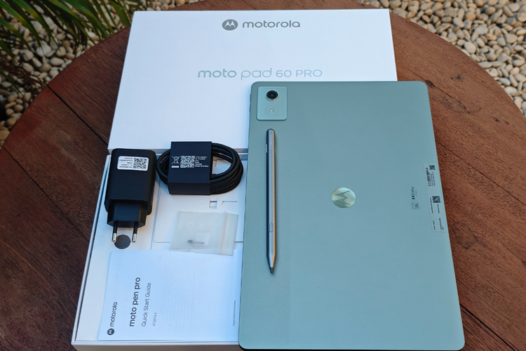 tablet, Motorola, hands on, Moto Pad 60 Pro, spesifikasi Moto Pad 60 Pro, fitur moto pad 60 pro, Hands-on Motorola Moto Pad 60 Pro: Tablet Serbaguna dengan Layar 3K dan Stylus Responsif, Desain kotak simpel, aksesori lengkap ada Stylus, Desain warna cantik, material aluminium, Port lengkap, ada JBL quad speaker , Layar lega, scrolling mulus, Kamera jernih, bisa scan dokumen, Stylus responsif, nyaman digenggam, Bisa konek lintas perangkat, Entertainment Space dan Productivity, Baterai awet, performa cepat, Kesimpulan