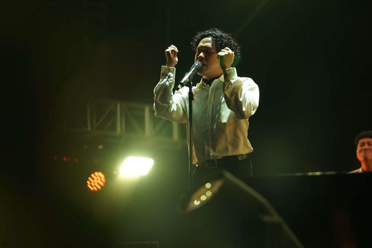 IIMS, IIMS Infinite Live, Hindia, Feast, IIMS 2026, Malam Ini Hindia dan Feast Siap Guncang Panggung IIMS 2026
