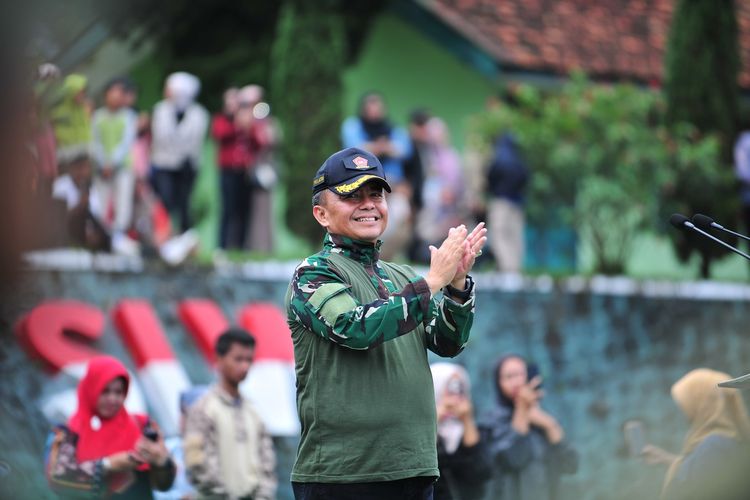 Erwan Setiawan, Herman Suryatman, Jabar, Dedi Mulyadi, Sekda Jabar, Wakil Gubernur Jabar, ketegangan Wagub dengan Sekda Jabar, Wagub Erman sebut sekda lampaui batas, erwan setiawan vs herman suryatman, Erwan Setiawan Kritik Sekda Herman, Gubernur Jabar: Bagi Tugas, Singgung tugas yang sudah di luar kewenangan Sekda, Permintaan maaf dan penjelasan Herman, Profil dan sosok Herman Suryatman, Riwayat jabatan