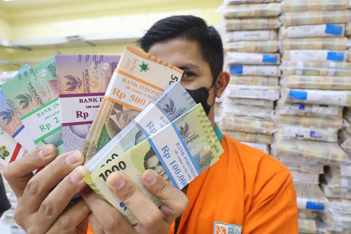 Bank Indonesia, Resmi Dimajukan ke 24 Februari 2026, Ini Jadwal dan Cara Tukar Uang Baru Lewat PINTAR BI di Pulau Jawa, Mengapa jadwal pemesanan di wilayah Jawa dimajukan?, Berapa dana yang disiapkan dalam program SERAMBI 2026?, Di mana saja layanan penukaran tersedia?, Bagaimana jadwal resmi pemesanan tukar uang baru 2026?, Bagaimana cara tukar uang baru 2026 lewat PINTAR BI?, Apa saja yang harus dibawa saat penukaran?, Berapa batas maksimal tukar uang baru 2026?