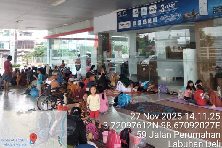 diler, Auto2000, banjir, korban banjir, mobil, diler toyota, Diler Auto2000 Medan Berubah Jadi Tempat Pengungsian Korban Banjir
