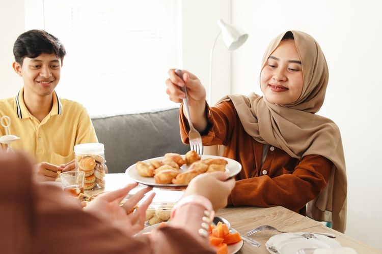 ucapan selamat buka puasa, ucapan selamat buka puasa untuk pasangan, 40 Ucapan Selamat Buka Puasa untuk Pasangan, Romantis dan Penuh Doa, Ucapan Penuh Doa dan Ketulusan, Ucapan Romantis yang Menguatkan, Ucapan Singkat tapi Bermakna, Ucapan Manis Menjelang Maghrib