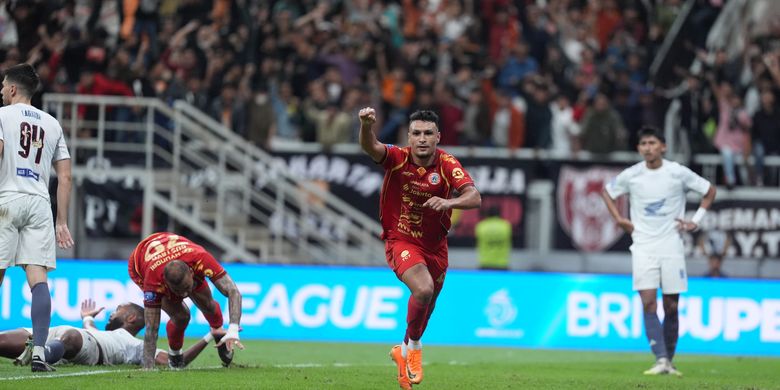 Shayne Pattynama, Persija Jakarta, Persija, PSM Makassar, Super League, Mauricio Souza, Puji Megahnya JIS, Shayne Pattynama Blak-blakan Kritik Kualitas Rumput Kandang Persija