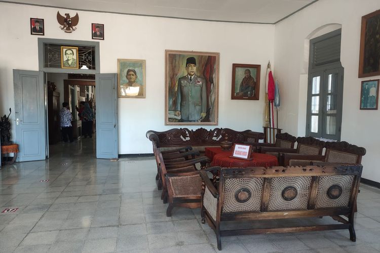 Jawa Timur, Blitar, Makam Bung Karno, wisata, kartika sari dewi soekarno, Putri Presiden Pertama Republik Indonesia, Kartika Sari Dewi Soekarno Berziarah ke Makam Bung Karno, Harga Tiketnya Rp 3.000