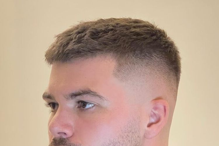 model rambut pria, gaya rambut pria, undercut, hairstyle pria, model rambut pria usia 40 tahun, mandarin style hair, crew cut, pria usia 40 tahun ke atas, model rambut pria 40 tahun, potong rambut pria 40 tahun, 3 Rekomendasi Model Rambut Pria 40 Tahun ke Atas Menurut Pakar