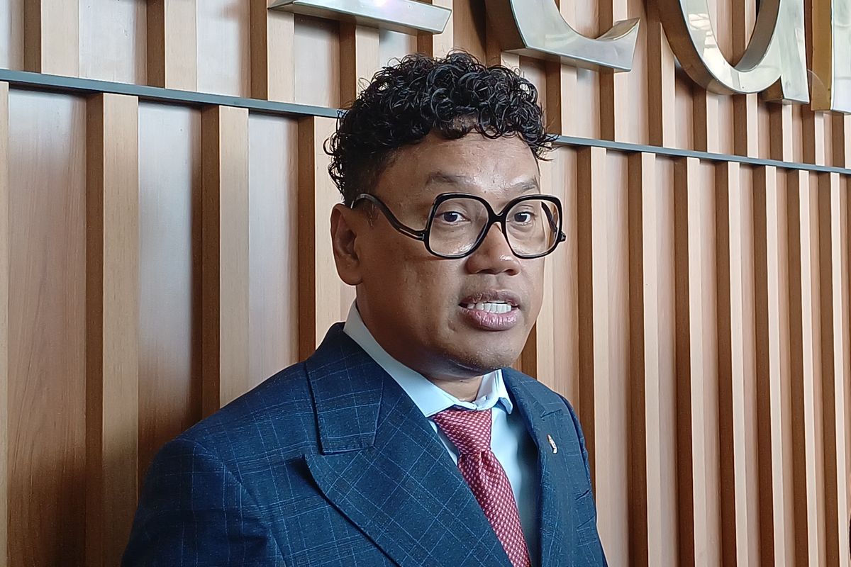 Uya Kuya, anggota DPR RI, profil uya kuya, Sidang Tahunan MPR RI, Profil Uya Kuya: Dari Dunia Hiburan hingga DPR RI, Viral karena Video Joget di Sidang MPR