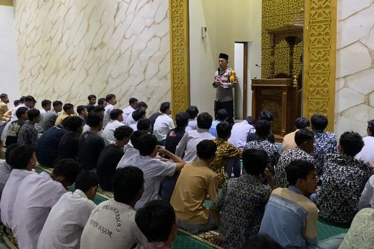 Polres Bogor, pelajar bogor, demo 28 agustus 2025, Demo 28 Agustus 2025 DPR, pelajar demo di DPR, Polisi Klaim Temukan Grup WhatsApp 457 Anggota Pelajar Bogor Diajak Ikut Demo ke Jakarta