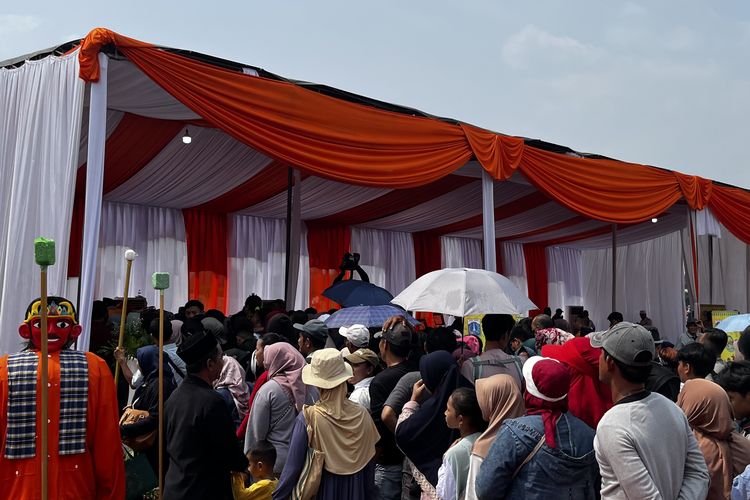 Lebaran Betawi, Lebaran Betawi 2025, lebaran betawi 2025, pengunjung lebaran betawi, camilan gratis lebaran betawi, Cerita Pengunjung Lebaran Betawi 2025 Berdesakan demi Camilan Gratis