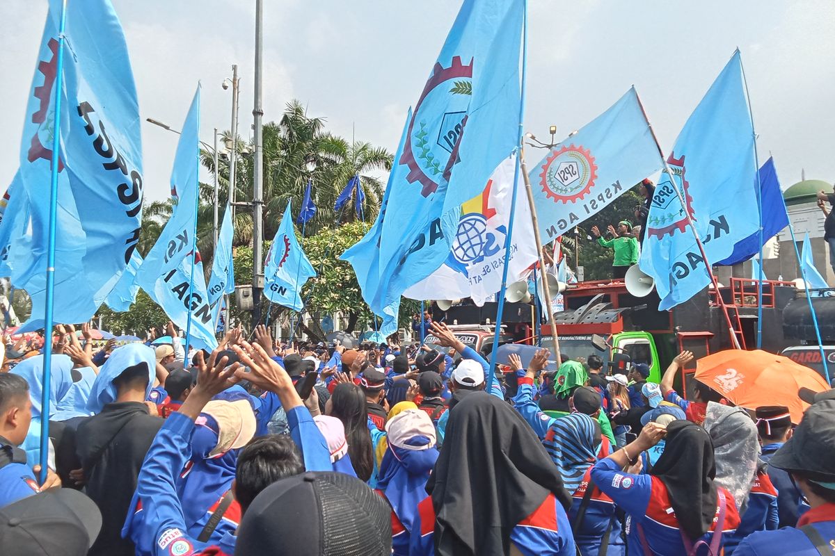 ruu ketenagakerjaan 2025, tuntutan buruh September 2025, demo buruh 30 September, hapus sistem outsourcing, kenaikan upah minimum 2026, reformasi pajak buruh, Said Iqbal KSPI Partai Buruh, RUU Ketenagakerjaan DPR RI, 3 Tuntutan Buruh di RUU Ketenagakerjaan: Hapus Outsourcing, Naikkan Upah, hingga Reformasi Pajak