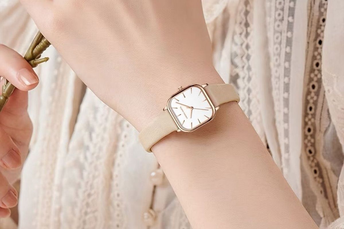 jam tangan wanita, Jam tangan wanita, Rekomendasi jam tangan wanita, rekomendasi jam tangan wanita untuk tangan kecil, rekomendasi jam tangan wanita, jam tangan wanita simple dan elegan, jam tangan murah wanita, 5 Rekomendasi Jam Tangan Wanita, Harga Mulai Rp 100.000-an, 1. Jam tangan wanita WATCHYOU, 2. Jam tangan wanita Curren, 3. Jam tangan wanita Berrybenka, 4. Jam tangan wanita Hannah Martin, 5. Jam tangan wanita Brunbrun Paris, 6. Jam tangan wanita AOKEYO, 7. Jam tangan wanita Olevs