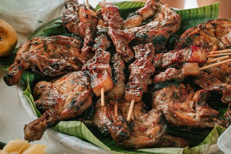 Pasar Gede Solo, kuliner Pasar Gede Solo, lokasi pasar gede solo, makanan di Pasar Gede Solo, kuliner Pasar Gede lantai 2, Jalan-jalan ke Solo? Ini 9 Kuliner di Pasar Gede yang Bisa Dicoba, Murah dan Enak, Ayam Panggang Klaten Bu Kas, Nasi Liwet Bu Sri, Dawet Telasih Bu Hj. Sipon , Dawet Telasih Bu Dermi, Semar Mendem Mbah Pat, Uma Yumcha, Lenjongan Bu Sum, Jadah Bakar Kang Didin, Jenang Bu Heni