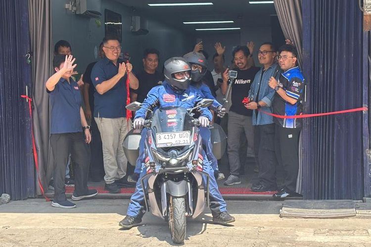 Maxdecal, Touring, UMKM, Pasutri Touring, Pasutri Touring ke Indonesia Timur, Misi Promosikan UMKM