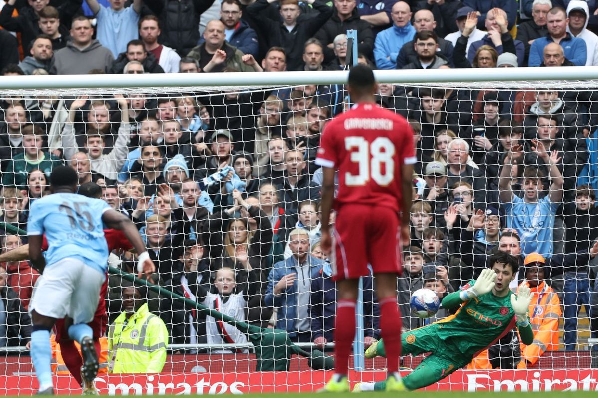 Liverpool, Piala FA, Manchester City, Dominik Szoboszlai Coba Jelaskan Hasil 0-4 Liverpool Lawan Man City