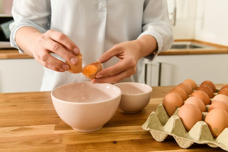 Alzheimer, Konsumsi telur, pola hidup sehat, kesehatan otak, risiko Alzheimer, Rutin Makan Telur Dikaitkan dengan Risiko Alzheimer Lebih Rendah, Studi Ungkap Angkanya, Studi melibatkan hampir 40.000 orang, Mengapa telur dikaitkan dengan kesehatan otak?, Bukan pertama kali telur dikaitkan dengan risiko Alzheimer, Telur bukan satu-satunya kunci